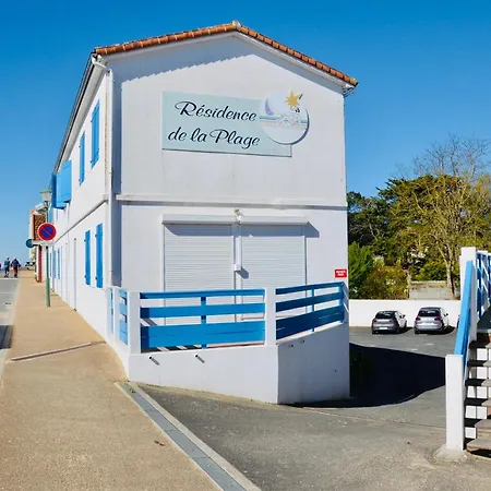 A Quelques Pas De La