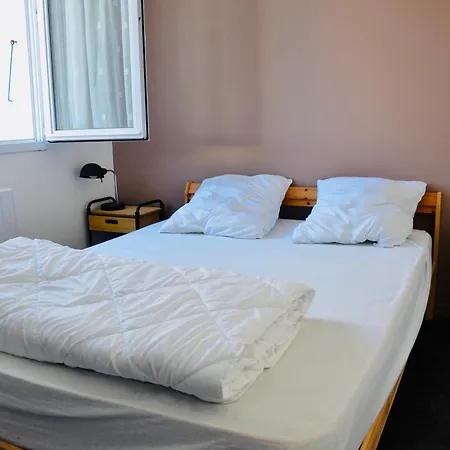 A Quelques Pas De La