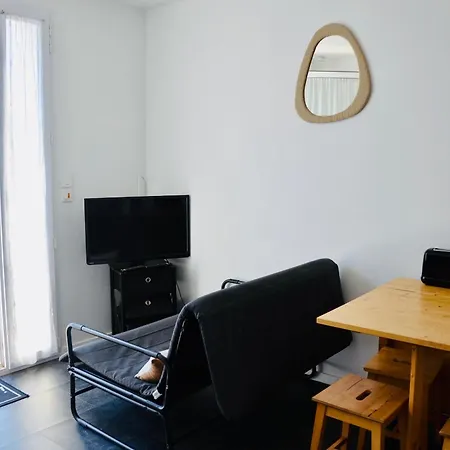 A Quelques Pas De La